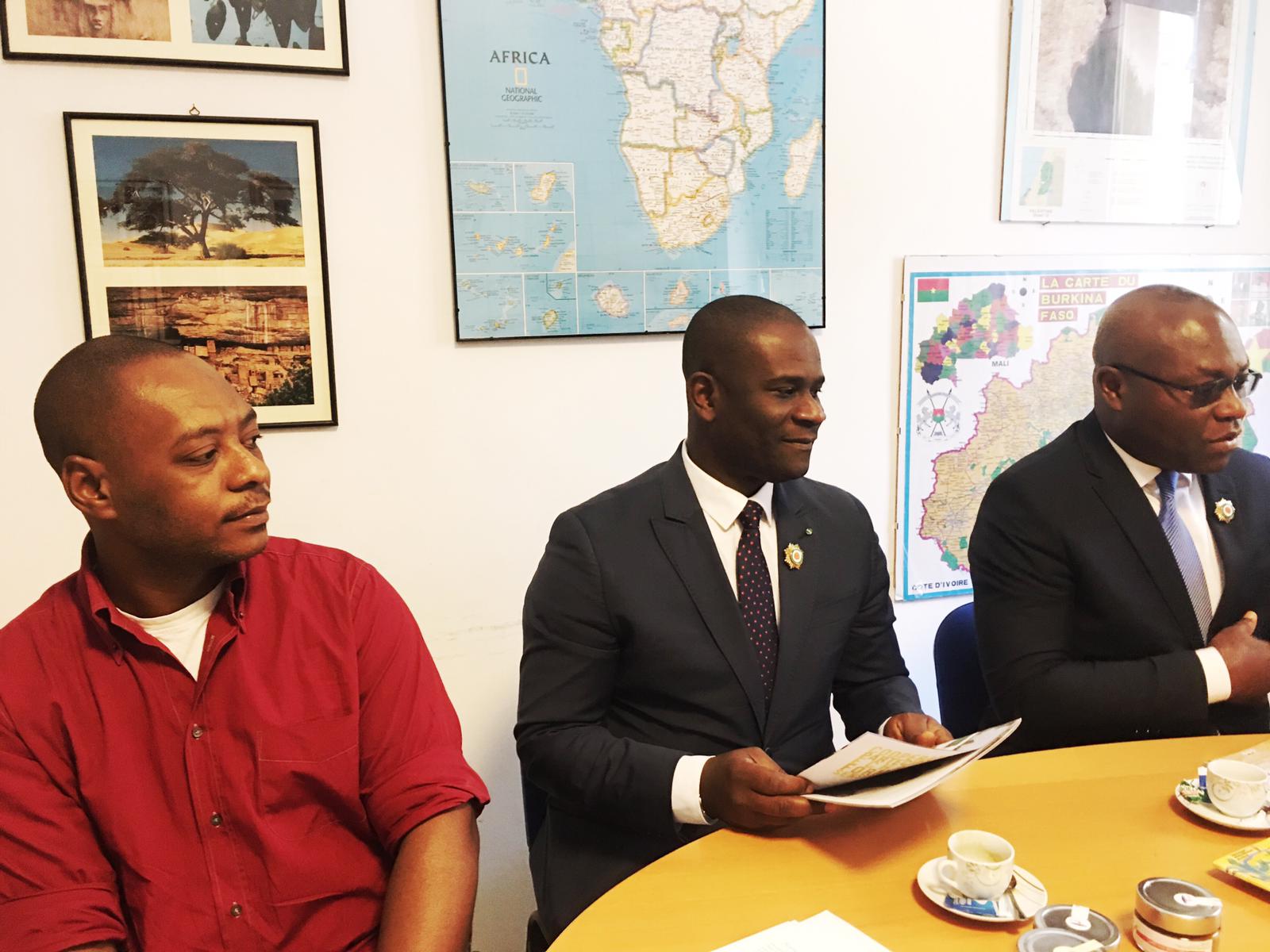 Da sx AMIAN Guy Yves Arnaud Attivista Project Manager Onorevole Marius KONAN Deputato di Yamoussoukro Onorevole Amédée Dibahi Dodo Deputato di Issia