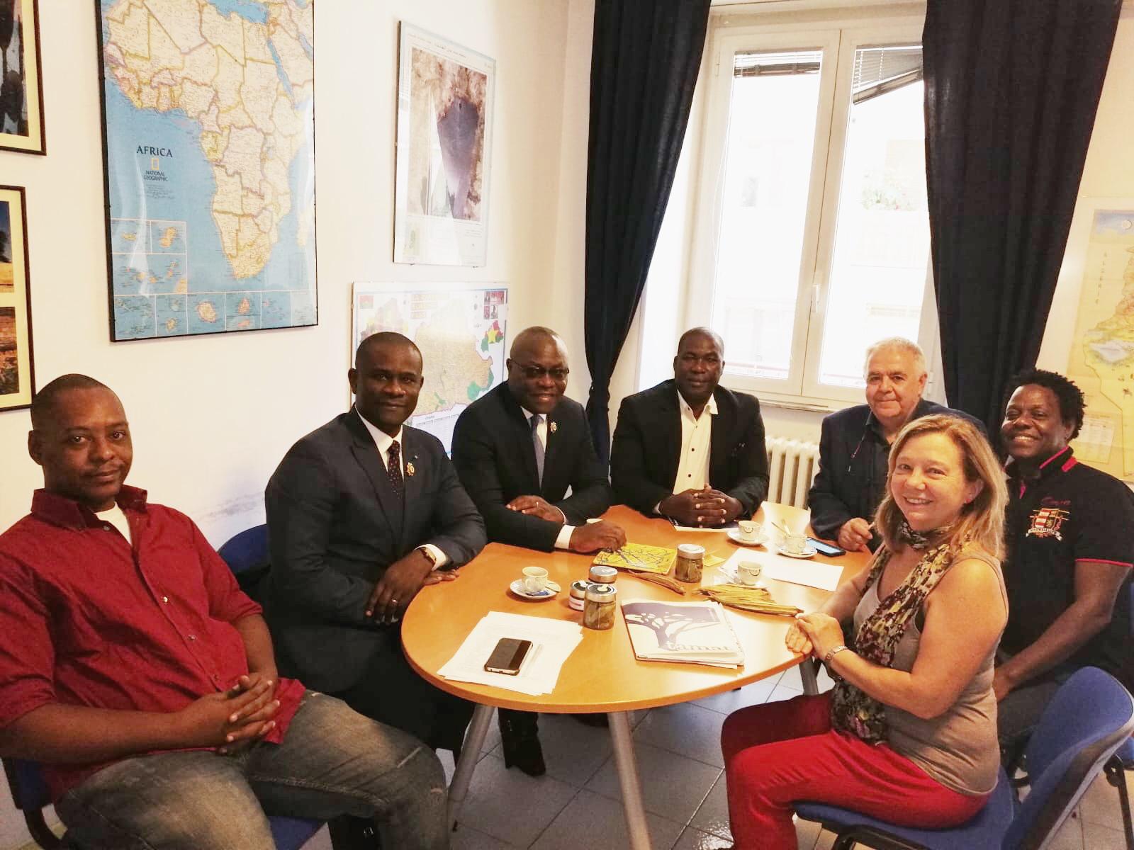 Da sx AMIAN Guy Yves Arnaud Onorevole Marius KONAN Onorevole Amédée Dibahi Dodo Gosse Franck Piero Sunzini SAFRI Yobo Célest Patrzia Spada